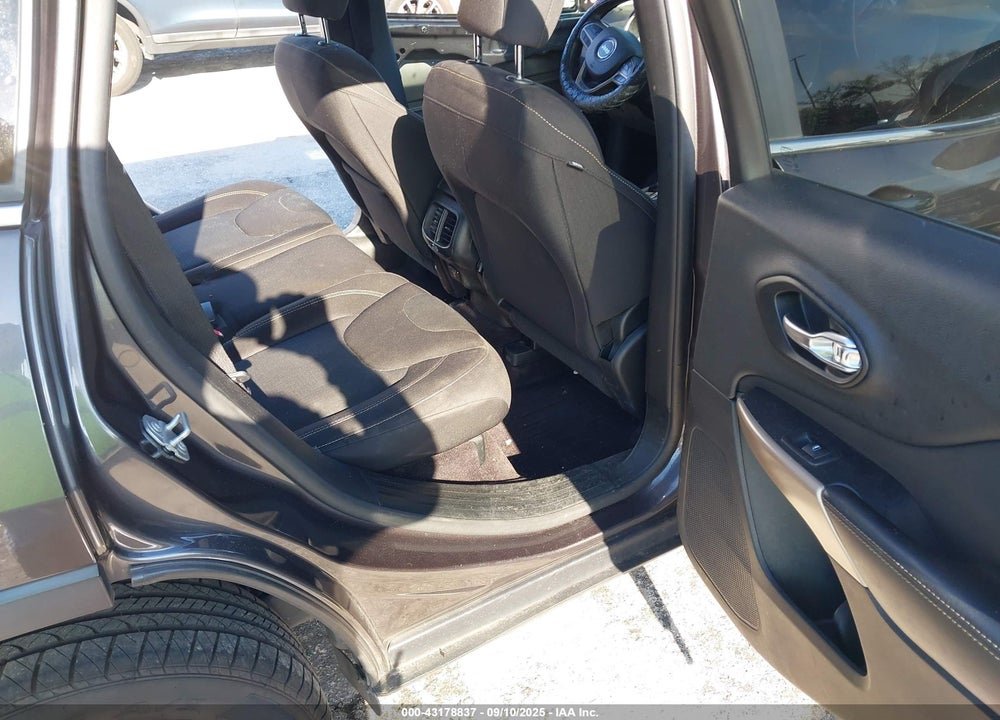 2017 JEEP CHEROKEE VIN: 1C4PJLCB4HW661534