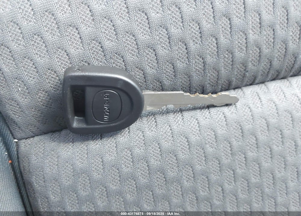 2005 MAZDA 3 I VIN: JM1BK12F851326995