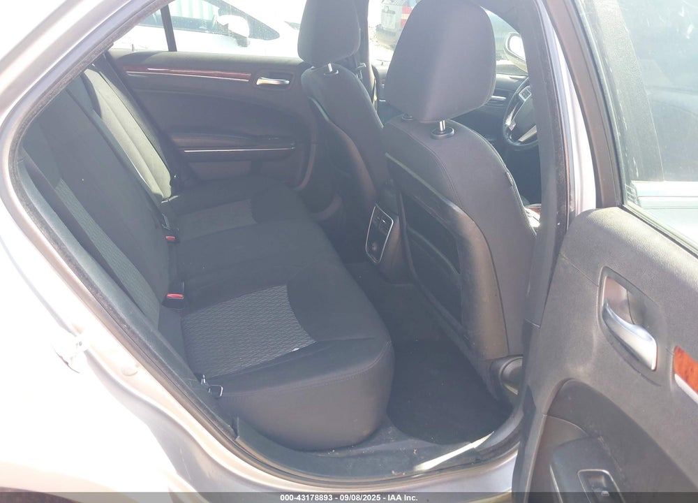 2014 CHRYSLER 300 VIN: 2C3CCAAG1EH375943