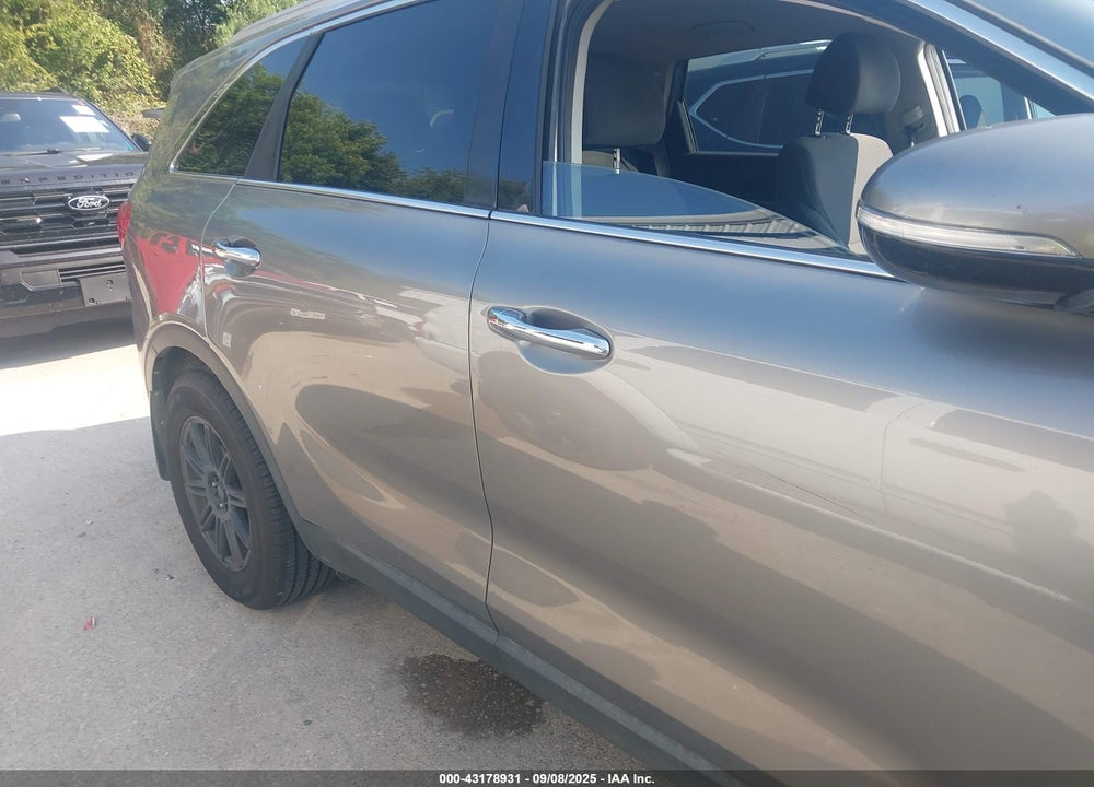 2018 KIA SORENTO VIN: 5XYPG4A3XJG405255