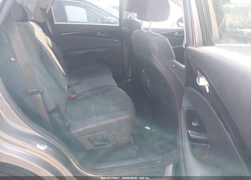 2018 KIA SORENTO VIN: 5XYPG4A3XJG405255