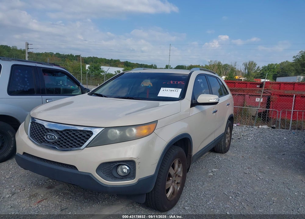 2011 KIA SORENTO VIN: 5XYKT3A14BG055928