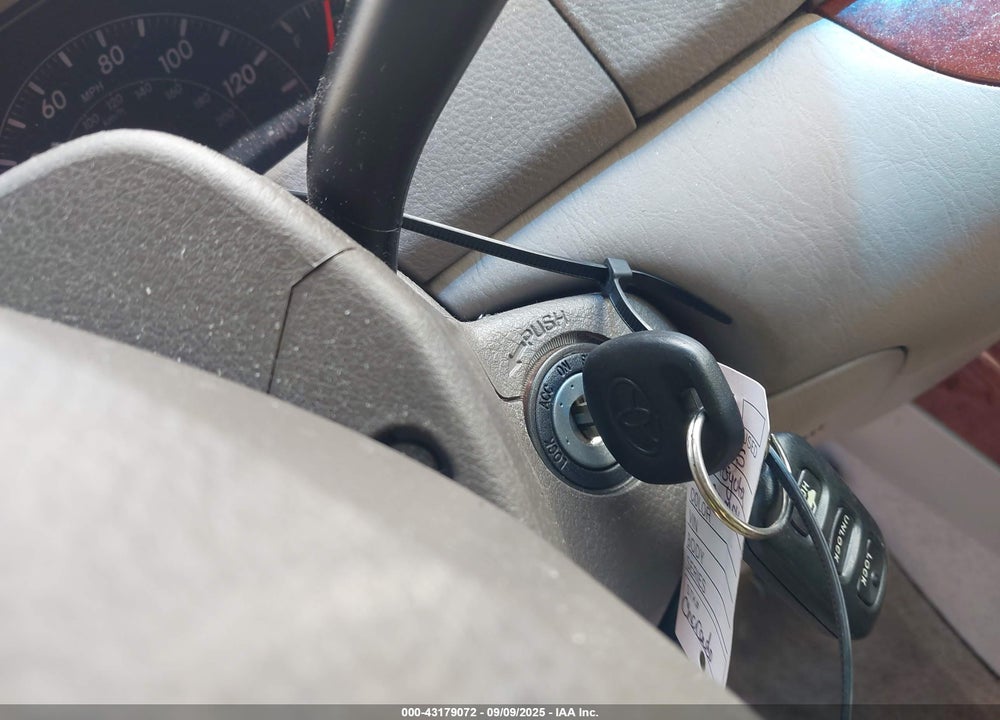 2005 TOYOTA CAMRY XLE VIN: 4T1BE30K55U061563
