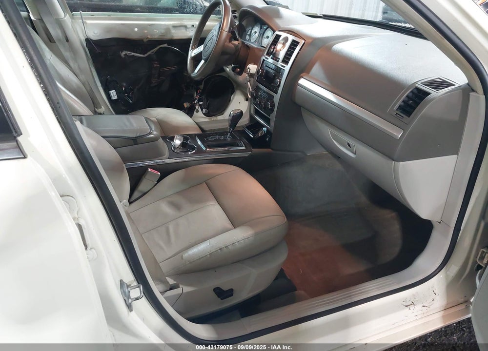 2010 CHRYSLER 300 VIN: 2C3CA5CV1AH136699