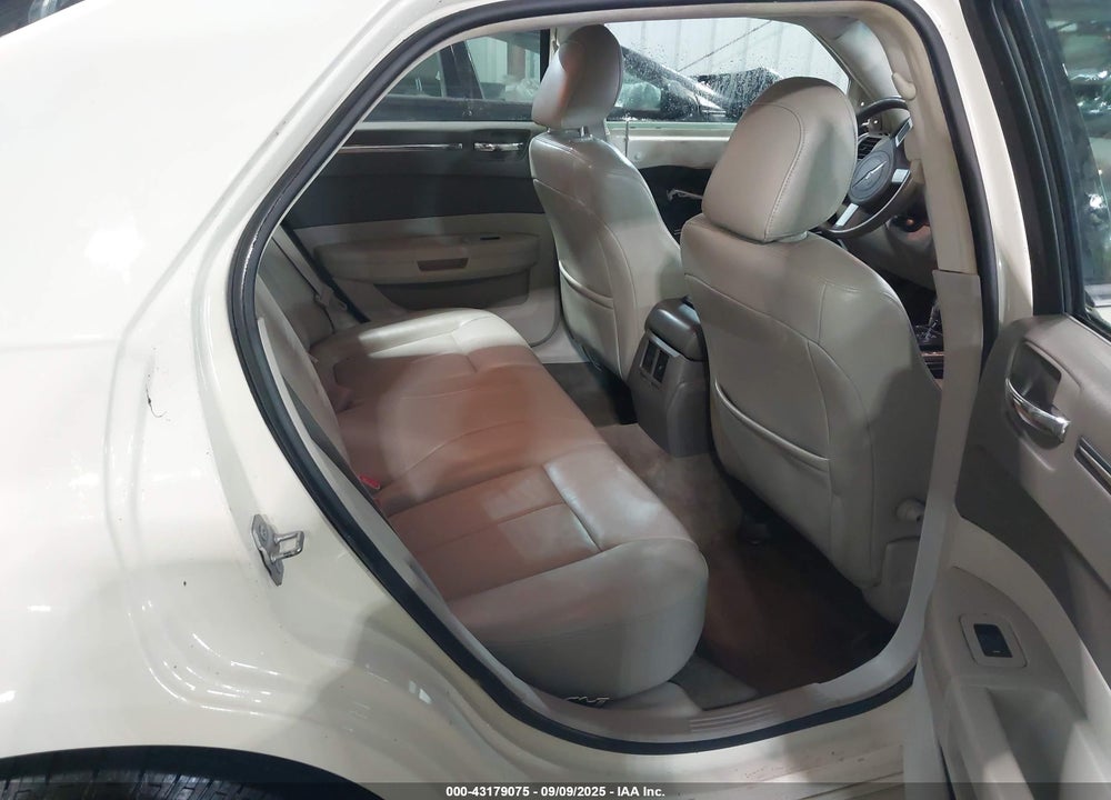 2010 CHRYSLER 300 VIN: 2C3CA5CV1AH136699
