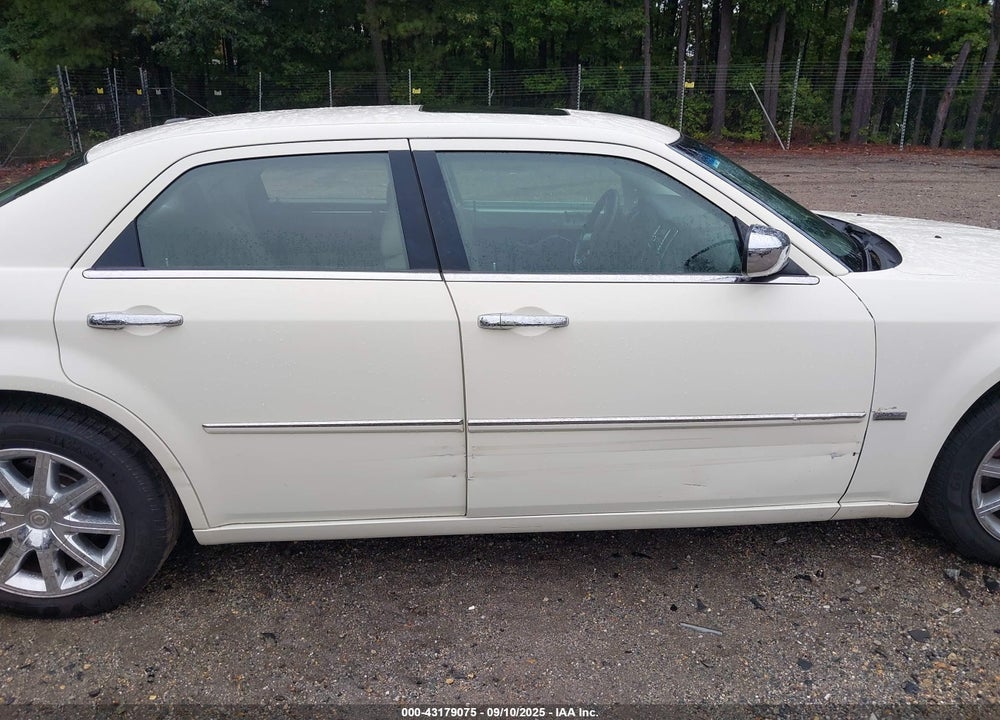 2010 CHRYSLER 300 VIN: 2C3CA5CV1AH136699