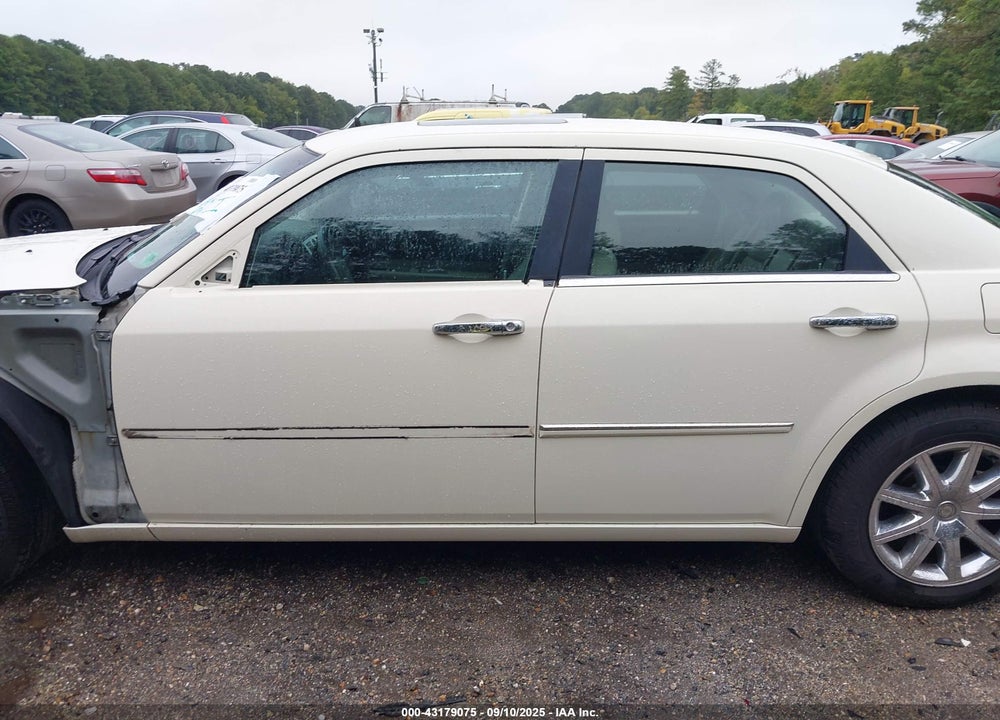 2010 CHRYSLER 300 VIN: 2C3CA5CV1AH136699