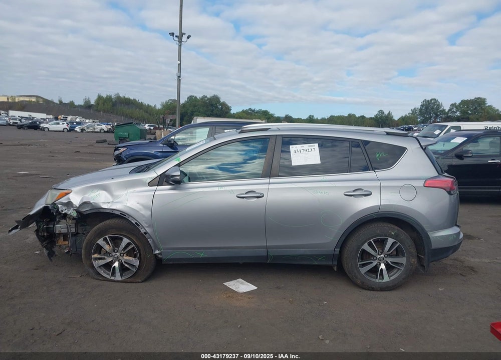2016 TOYOTA RAV4 VIN: 2T3RFREV1GW462958