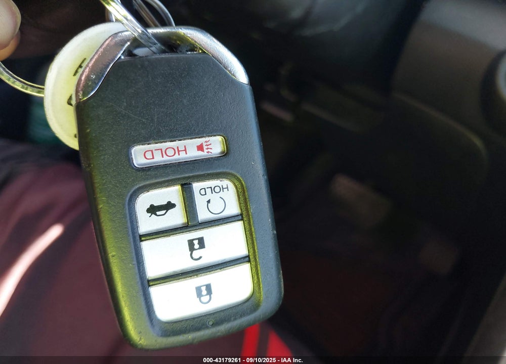 2016 HONDA ACCORD VIN: 1HGCR2F81GA176640