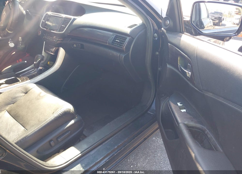 2016 HONDA ACCORD VIN: 1HGCR2F81GA176640