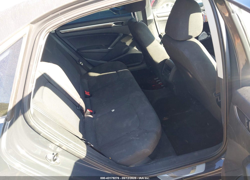 2016 VOLKSWAGEN PASSAT VIN: 1VWAT7A34GC037930