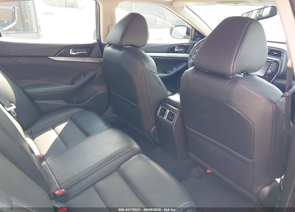 2017 NISSAN MAXIMA 3.5 SL VIN: 1N4AA6AP9HC427239