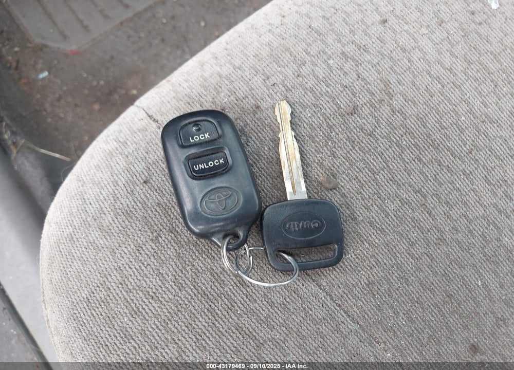 2003 TOYOTA COROLLA LE VIN: 2T1BR32E83C012027