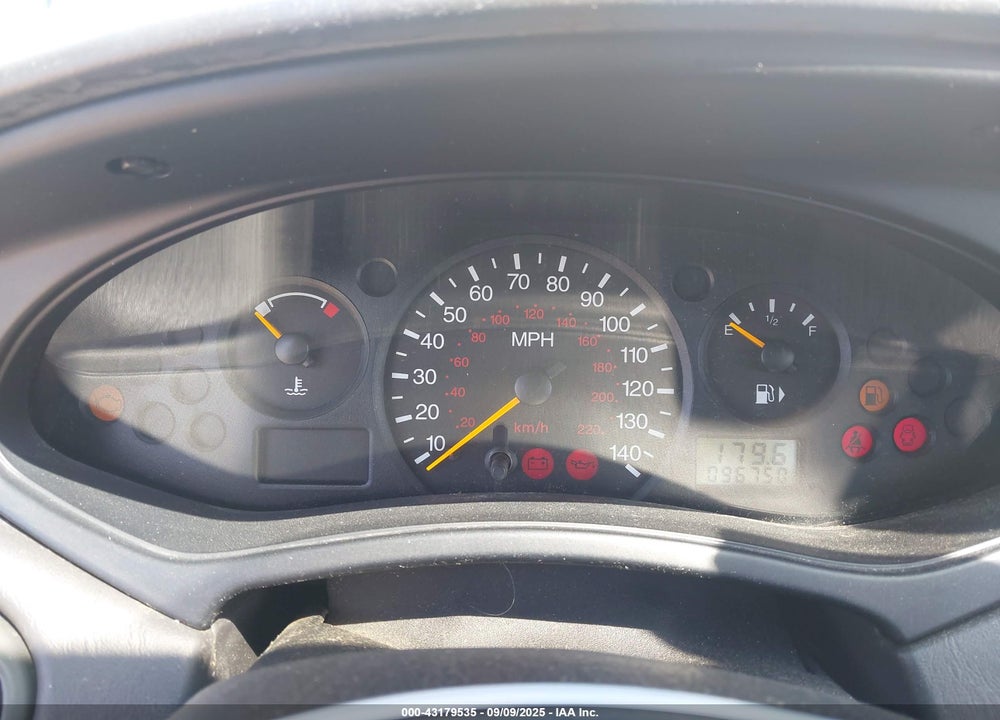 2000 FORD FOCUS LX VIN: 1FAFP33P8YW335263