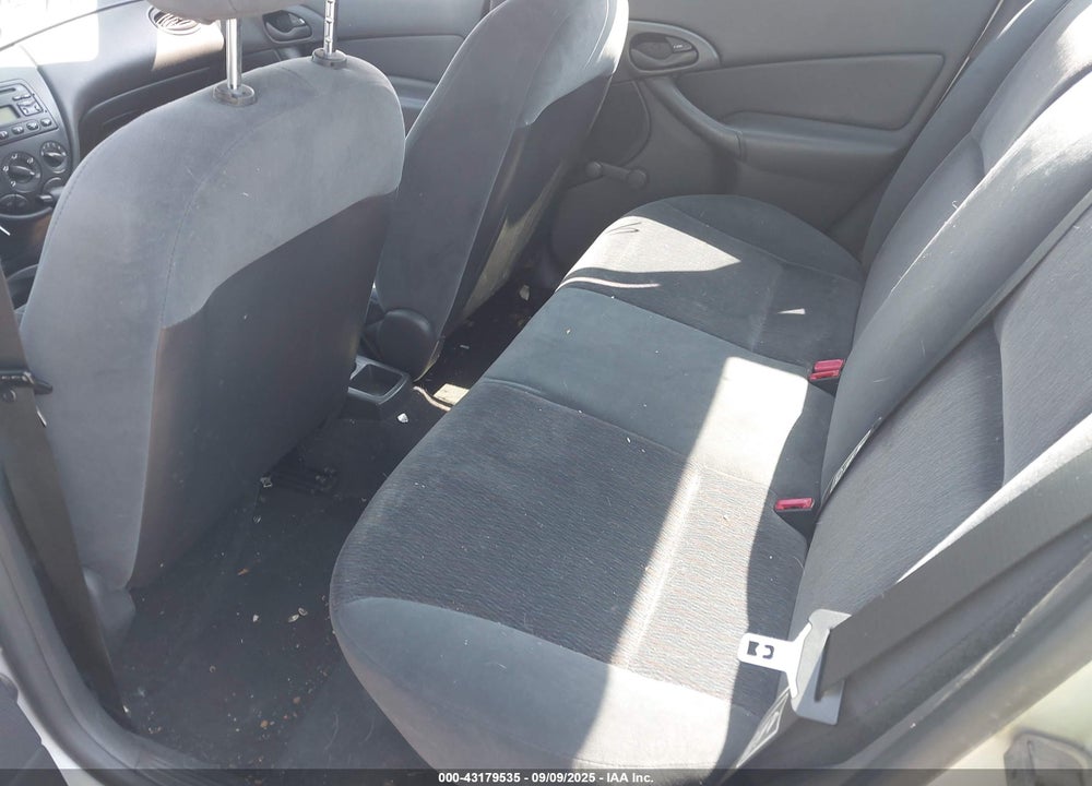2000 FORD FOCUS LX VIN: 1FAFP33P8YW335263