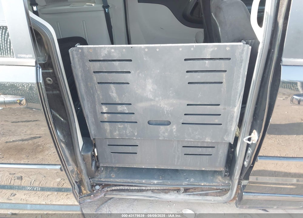 2013 DODGE GRAND CARAVAN VIN: 2C4RDGBG3DR648250