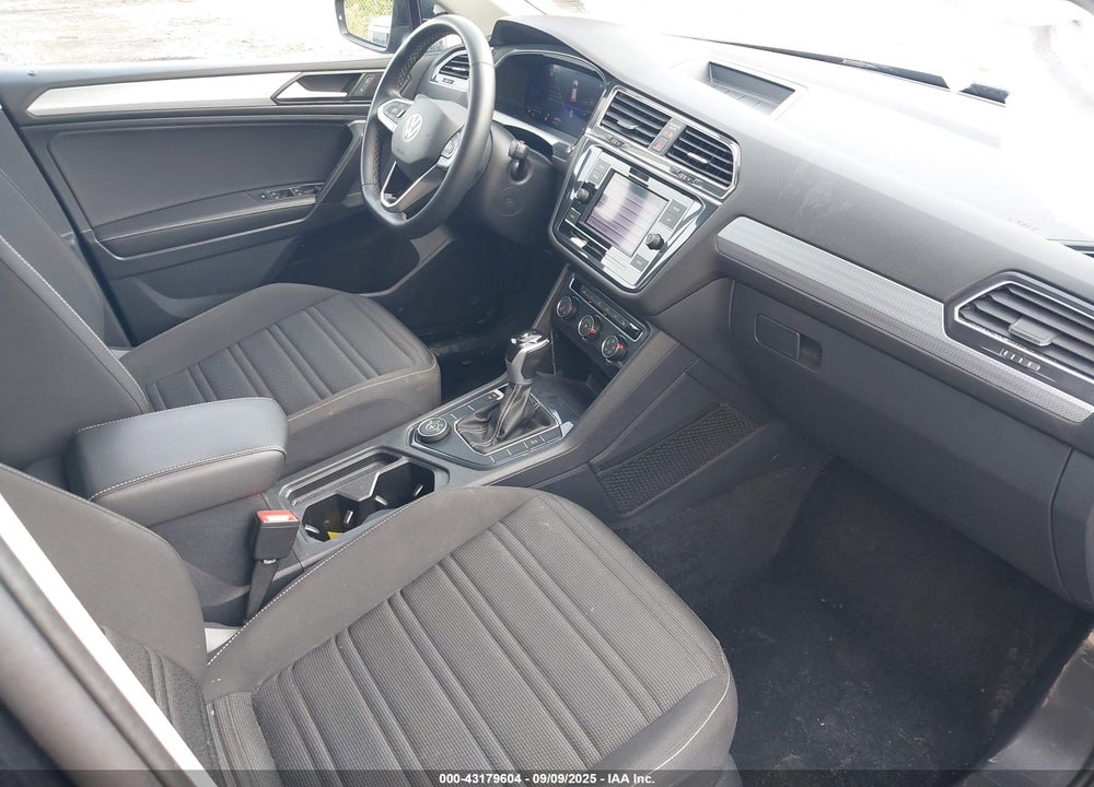 2024 VOLKSWAGEN TIGUAN VIN: 3VVFB7AXXRM029493