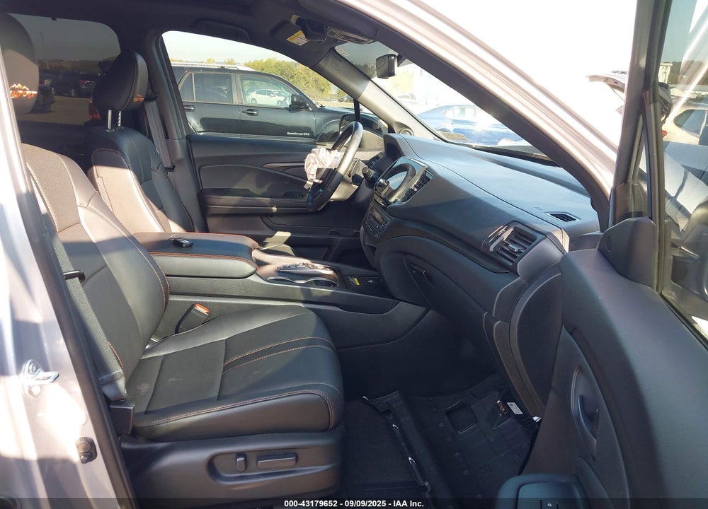 2024 HONDA PASSPORT VIN: 5FNYF8H63RB015048