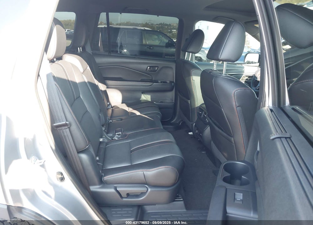 2024 HONDA PASSPORT VIN: 5FNYF8H63RB015048