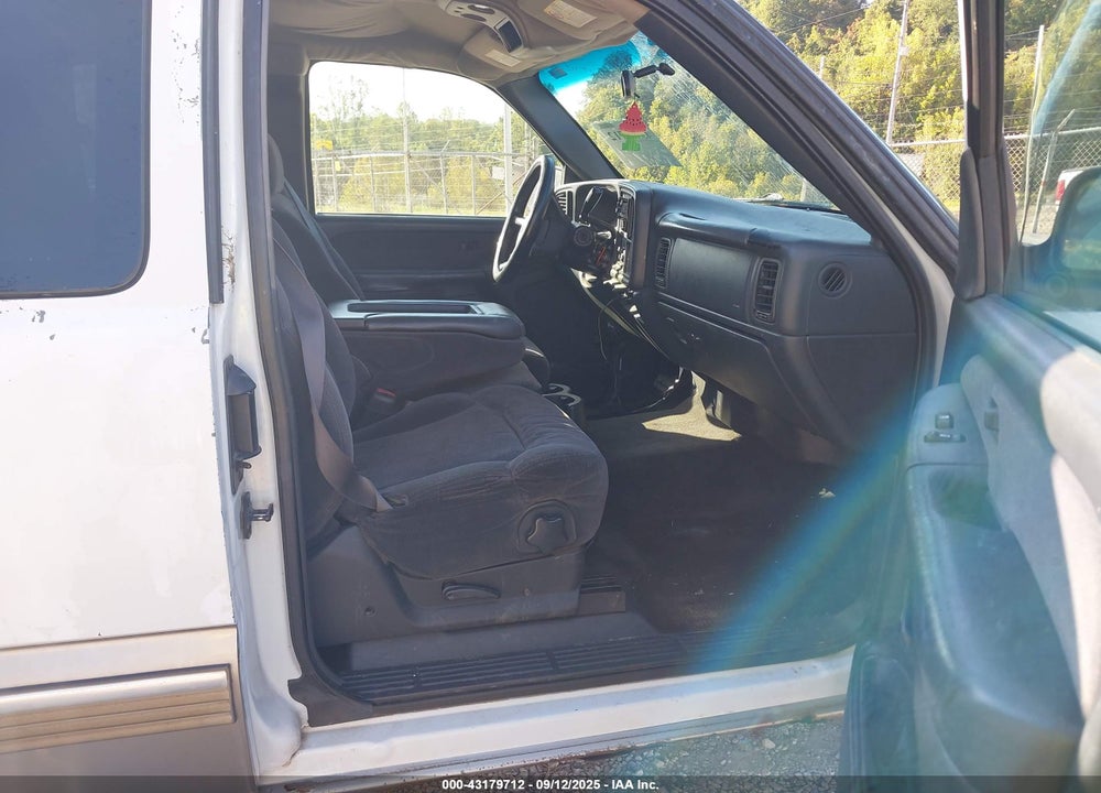 2002 CHEVROLET SILVERADO 1500 LS VIN: 2GCEC19T821109488