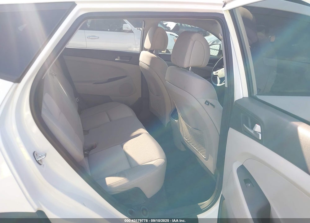2017 HYUNDAI TUCSON VALUE VIN: KM8J33A25HU569617