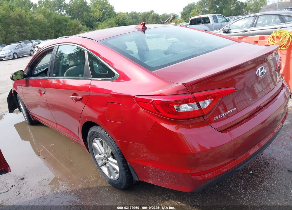 2015 HYUNDAI SONATA VIN: 5NPE24AF1FH138135