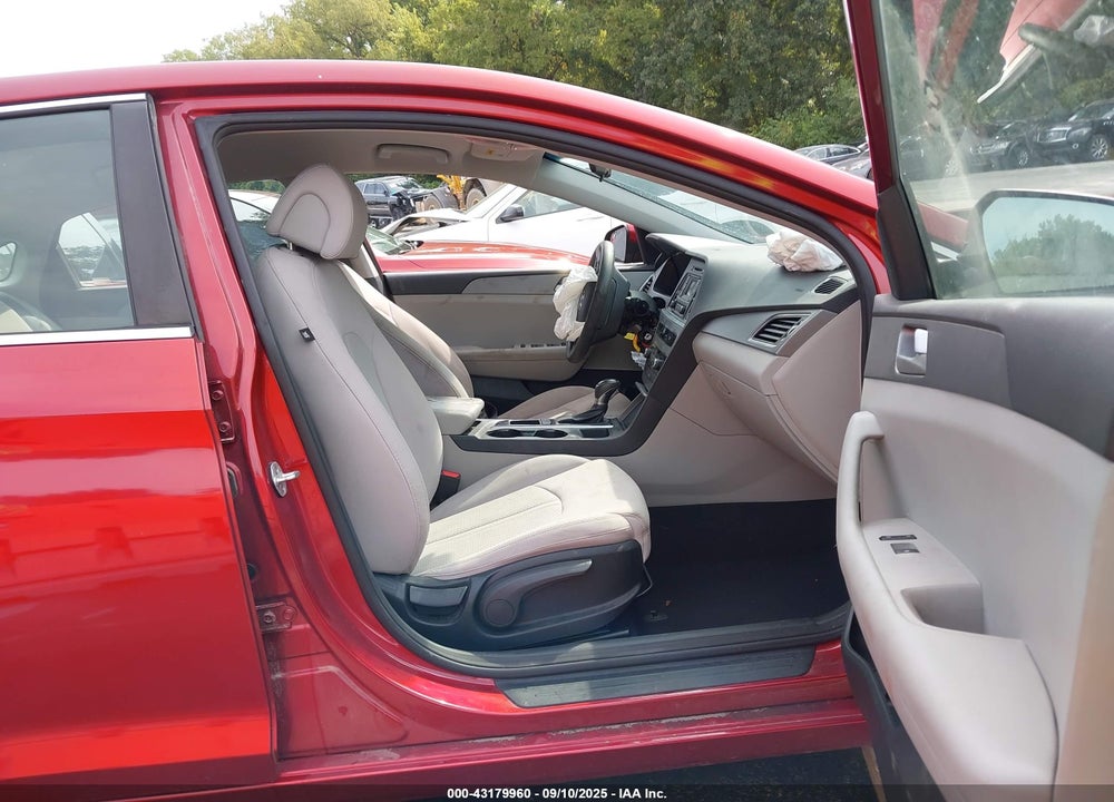 2015 HYUNDAI SONATA VIN: 5NPE24AF1FH138135