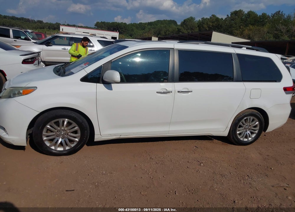 2011 TOYOTA SIENNA XLE V6 VIN: 5TDYK3DC9BS132502