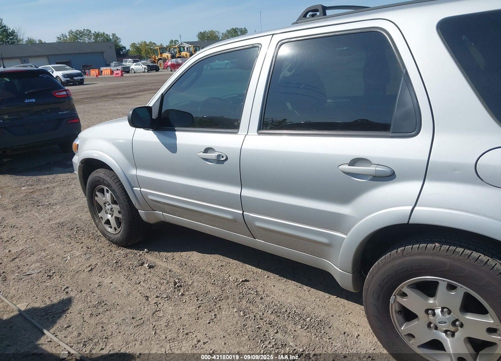 2005 FORD ESCAPE VIN: 1FMYU04135KB68930