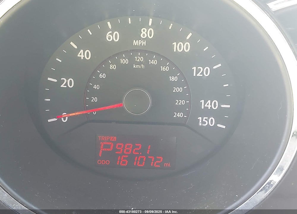 2011 KIA SORENTO VIN: 5XYKT3A10BG174060