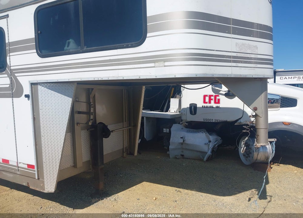 2001 TRAILER HAWK HORSE VIN: 1H9PT34201M283490