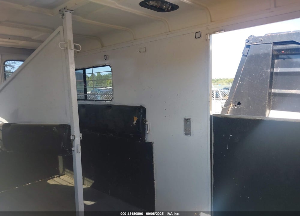 2001 TRAILER HAWK HORSE VIN: 1H9PT34201M283490