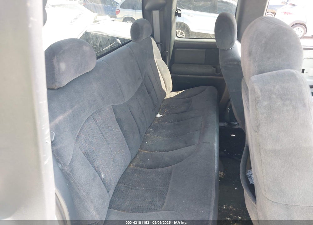 2000 CHEVROLET SILVERADO 1500 LS VIN: 2GCEK19V0Y1163381