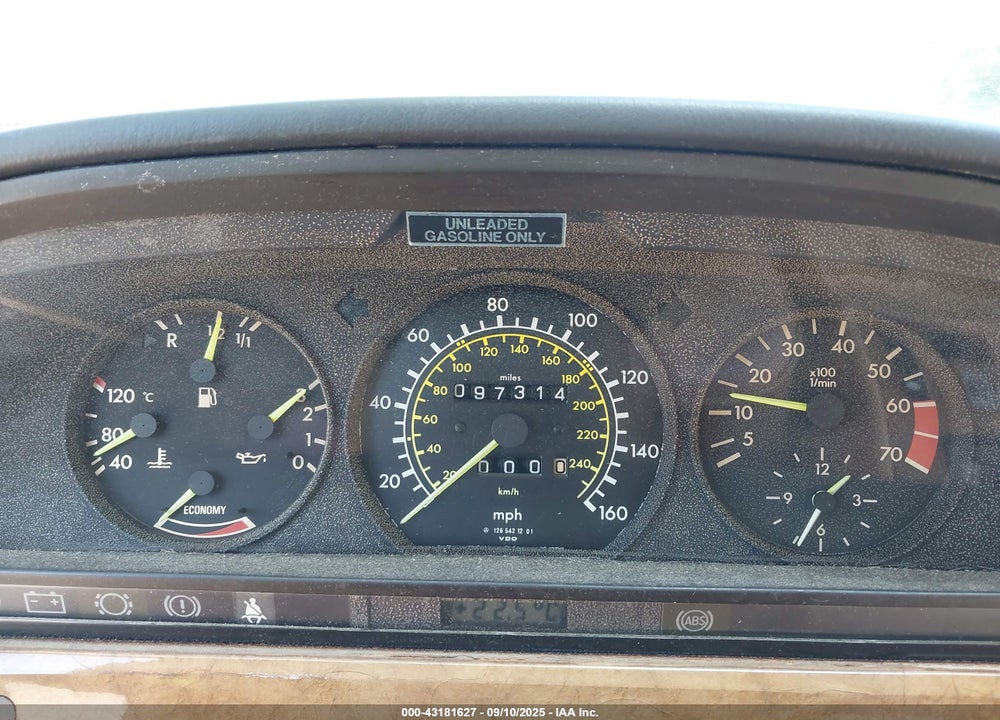 1985 MERCEDES-BENZ 560SEC VIN: WDB1260441A174795