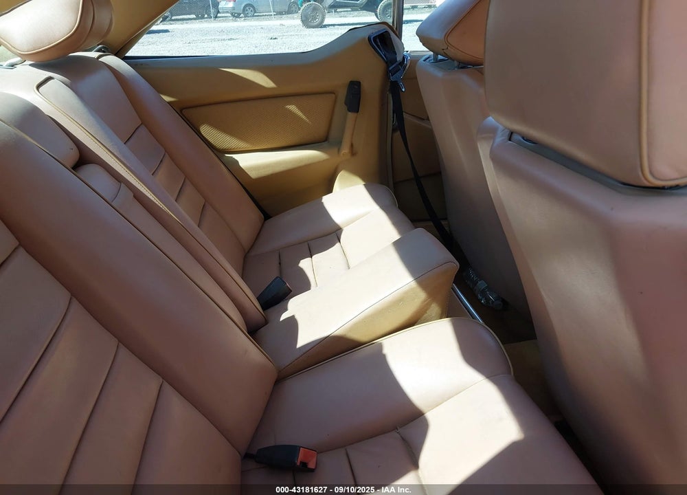 1985 MERCEDES-BENZ 560SEC VIN: WDB1260441A174795