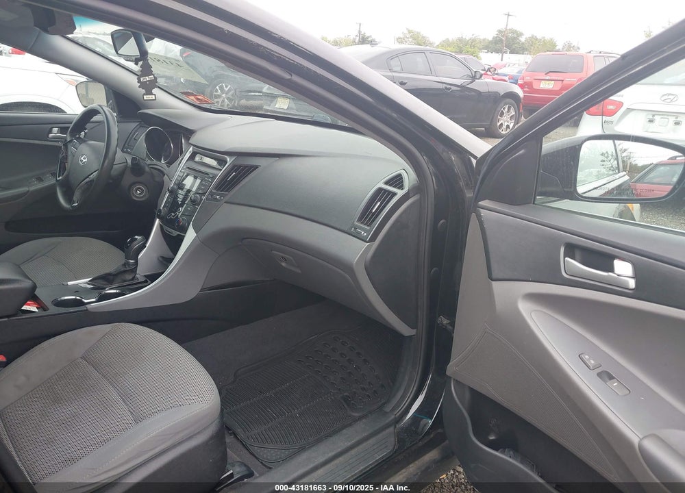 2013 HYUNDAI SONATA VIN: 5NPEB4AC2DH523111