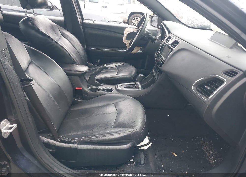 2011 CHRYSLER 200 VIN: 1C3BC2FG7BN594547