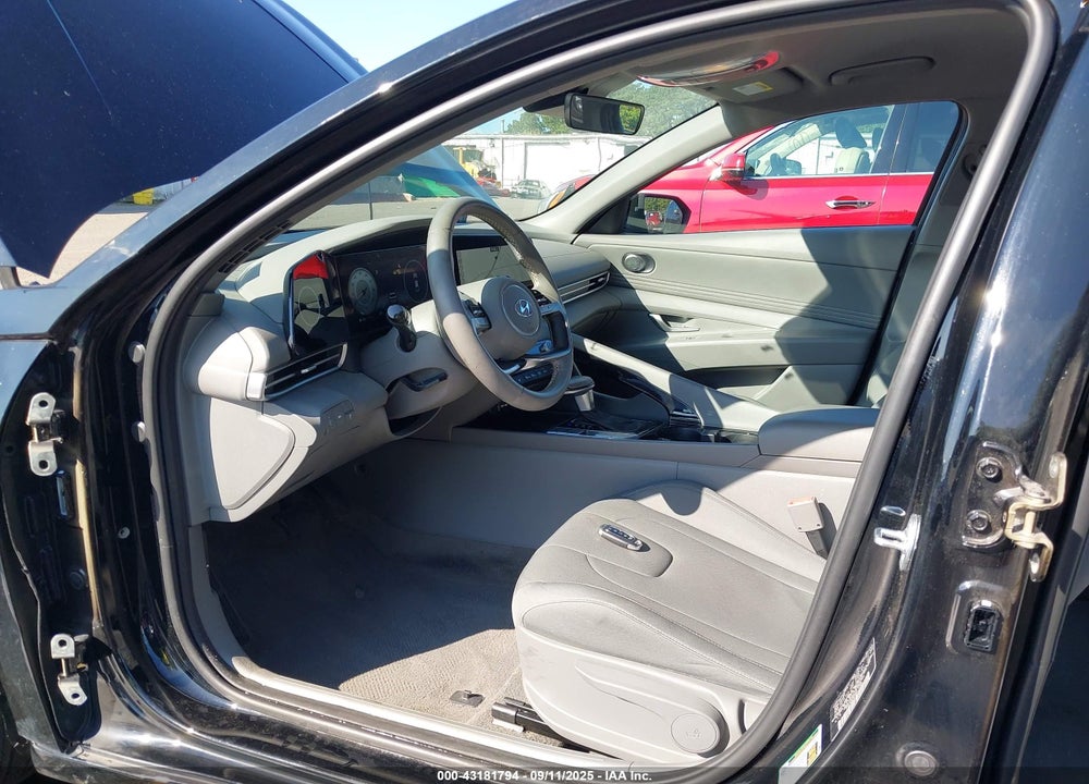2023 HYUNDAI ELANTRA VIN: KMHLS4AG7PU568755