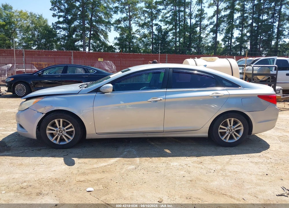 2011 HYUNDAI SONATA VIN: 5NPEB4ACXBH064696