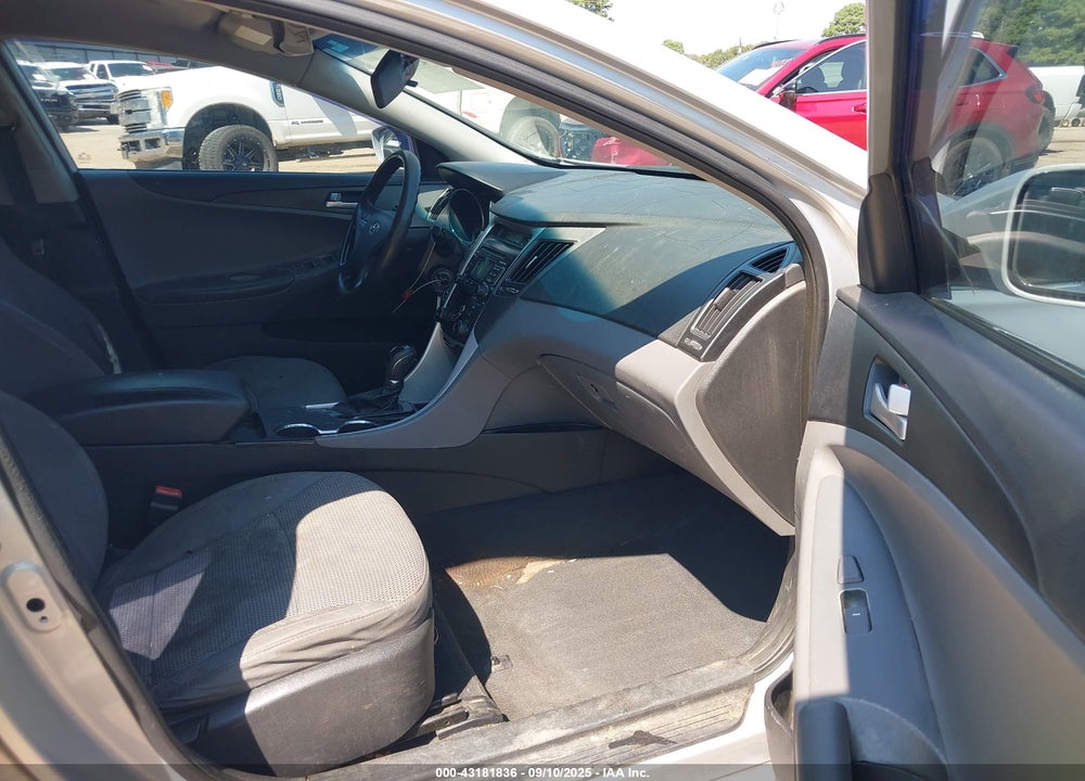 2011 HYUNDAI SONATA VIN: 5NPEB4ACXBH064696