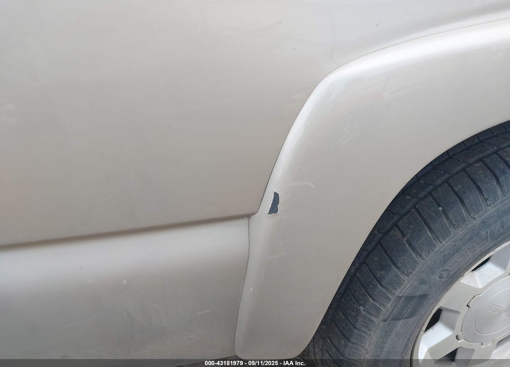 2004 CHEVROLET TAHOE LT VIN: 1GNEK13Z84R179333