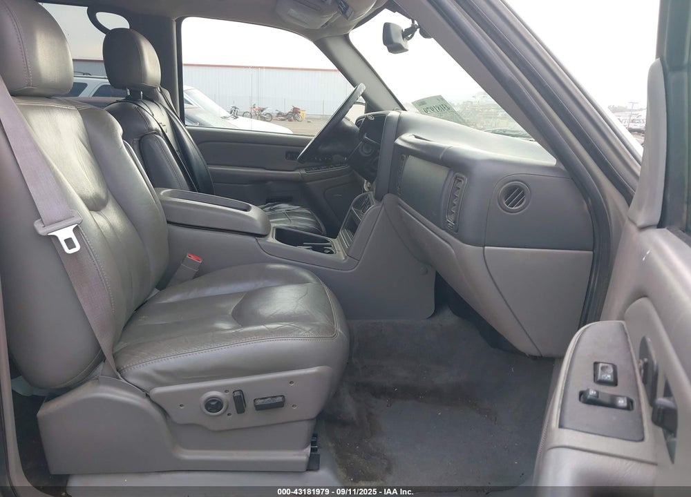 2004 CHEVROLET TAHOE LT VIN: 1GNEK13Z84R179333