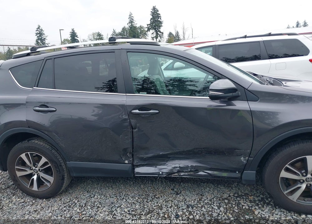 2016 TOYOTA RAV4 XLE VIN: 2T3RFREVXGW499104