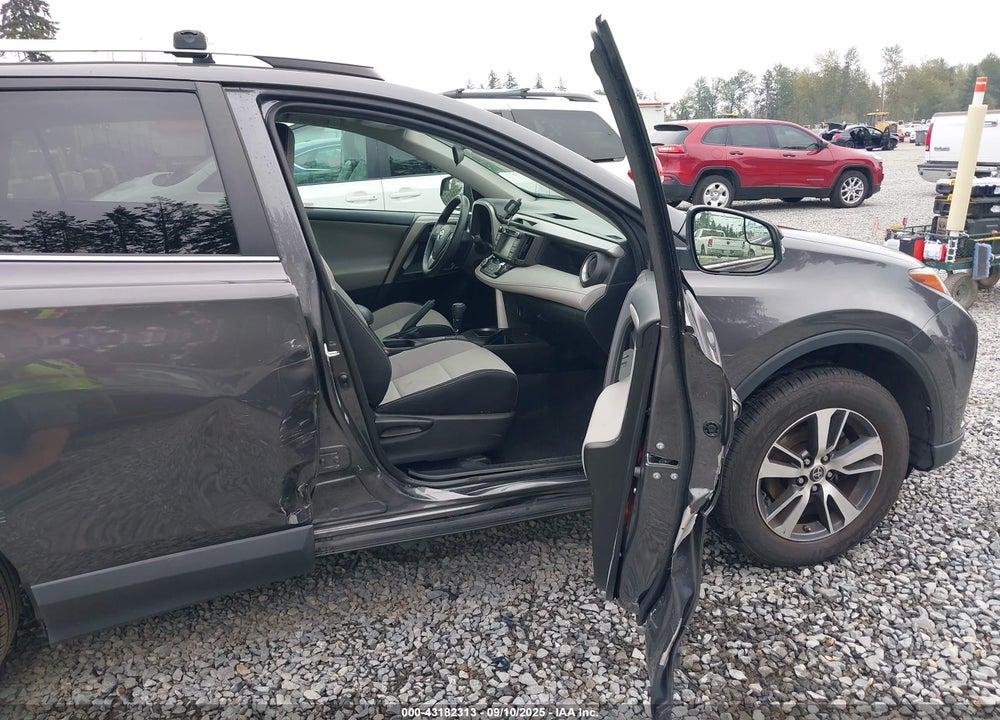 2016 TOYOTA RAV4 XLE VIN: 2T3RFREVXGW499104