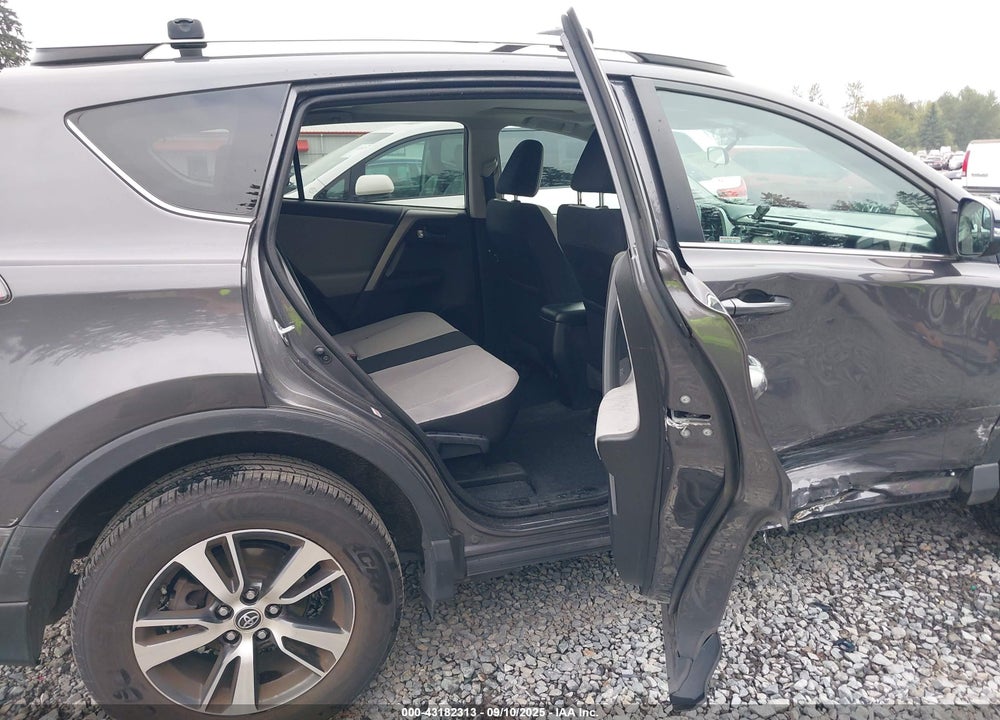2016 TOYOTA RAV4 XLE VIN: 2T3RFREVXGW499104
