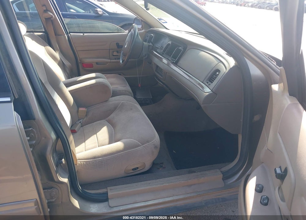 2001 FORD CROWN VICTORIA LX VIN: 2FAFP74W61X103879