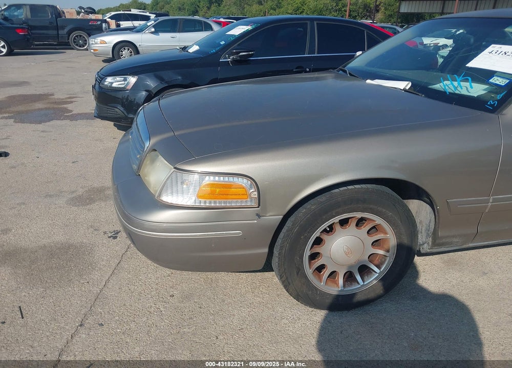 2001 FORD CROWN VICTORIA LX VIN: 2FAFP74W61X103879