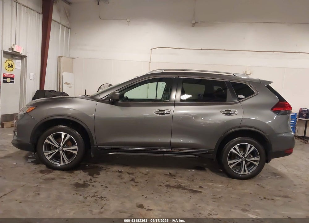 2017 NISSAN ROGUE SL VIN: 5N1AT2MV3HC747479