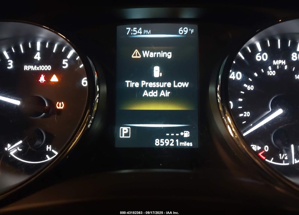 2017 NISSAN ROGUE SL VIN: 5N1AT2MV3HC747479