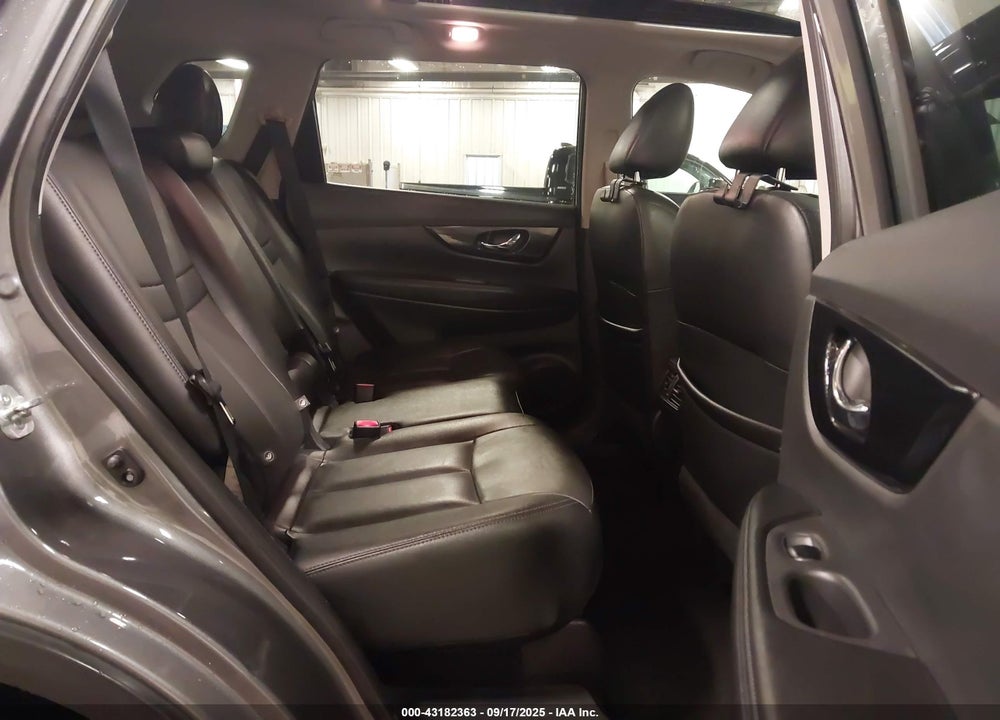 2017 NISSAN ROGUE SL VIN: 5N1AT2MV3HC747479